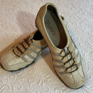 Skechers slip op tennis shoes tan size 7